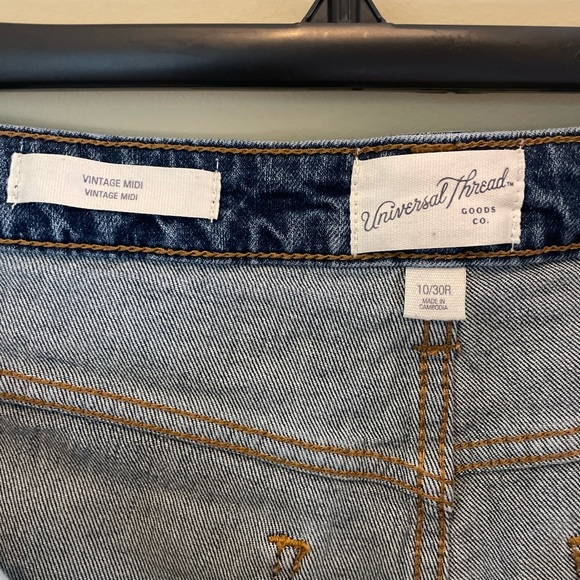 UNIVERSAL THREAD women’s vintage midi cut-off jean shorts, size 10 - Picture 3 of 4